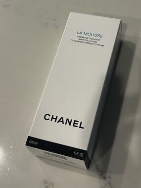 Never used CHANEL La Mousse Cleansing Cream-to-Foam - White